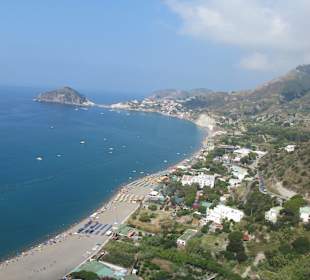 Der Maronti-Strand von oben.