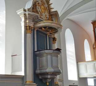Altar und Kanzel der St. Martini Kirche
