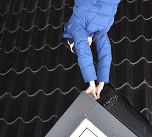 Handstand auf dem Dach