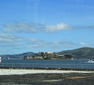 Blick auf Alcatraz vom Hafen
