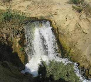 Wasser in der Wüstenlandschaft
