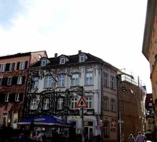 In der Altstadt entlang