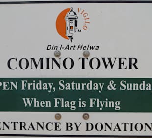 D am Eingang vom Tower