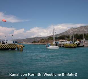 Boot erreicht die Kanalausfahrt