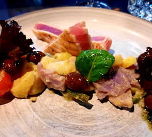 Toll angerichteter Thunfisch 