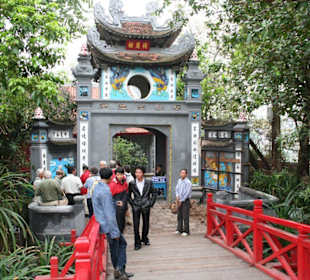 Eingang zum Tempel Ngoc Son