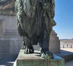 Löwen Kongress Säule 