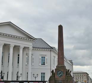 Die Verfassungssäule auf dem Rondellplatz