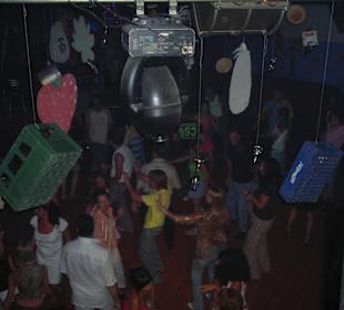 Вид на танцующих сверху