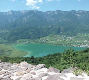 Blick vom Wanderweg auf den Kalterersee