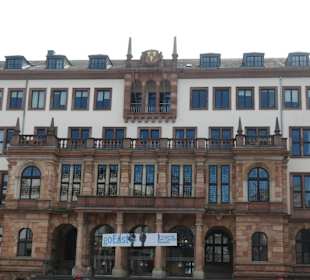 Das Neue Rathaus von Wiesbaden am Schlossplatz
