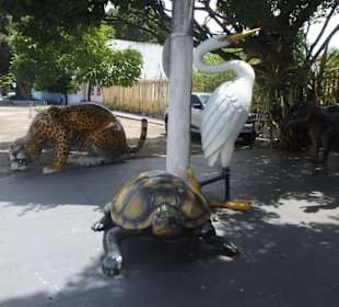 Tierskulpturen an den Straßen Parintins