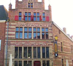 Am Markt:  "Gotisches Haus"