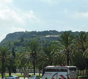 Hinfahrt mit Seil und Gondelbahn