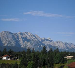Blick von der Ferienwohnung auf das Wetterstein