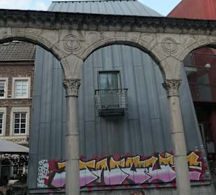 Aachen: Der Römische Portikus auf dem Hof