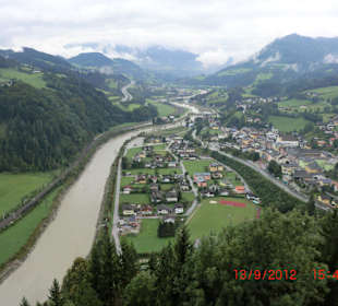 Blick in das Salzachtal von der Burg aus