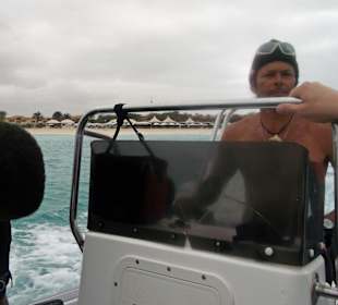 White Costa am Steuer