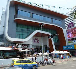 Haupteingang von der Beach Rd