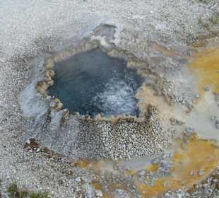 Geyser bei Oldfaithful Lodge