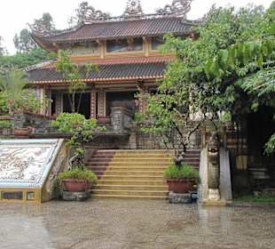 Pagode am Fuß der Anlage