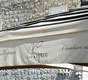 Gegenüber der Jesuitenkirche