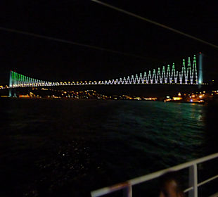 Bosporus Fahrt bei Nacht