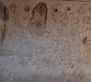 Grotte nordwestlich der Basilika