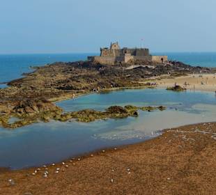 Fort in der Hafeneinfahrt