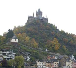 Blick von der Mosel zur Reichsburg