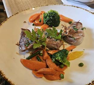 Schweinemedaillon Rahmsoße u. Spätzle 19,90 €  