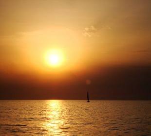 Blick vom Strand aufs Meer