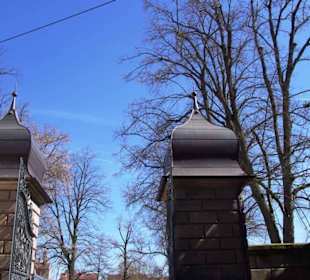 Schloßeingangsbereich mit Türme