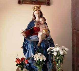 Heiligenfigur am Eingang