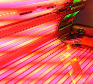 Anti-aging Bett mit Collagenröhren und UV-Röhren