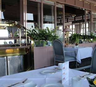 Innenausstattung des Cafes Über den Wolken