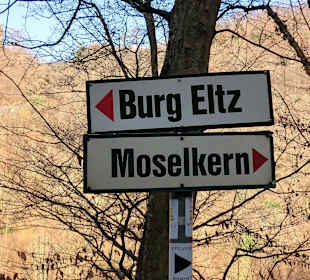 Auf dem Weg zur Burg
