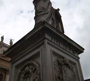 Petrusstatue am Vatikan