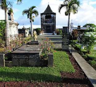 Rundgang über den alten Friedhof am Meer