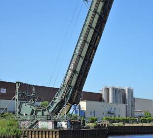 Die Öffnung der Rollklappbrücke Oldenburg