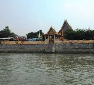 Flußfahrt um die Insel