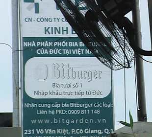 Mehrere Ventelatoren im Raum