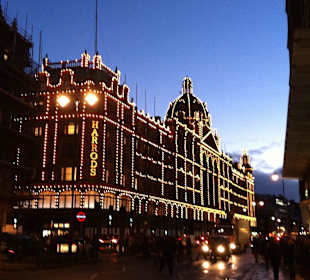 Harrods bei Abenddämmerung