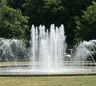 Der beliebte Springbrunnen in den Wehranlagen