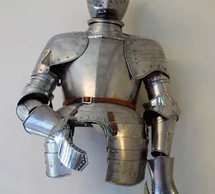 Rüstungen in der Burg Rabenstein