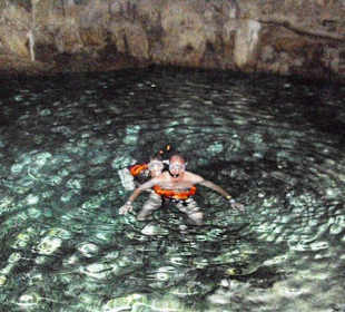 Schnorcheln in dem Cenote