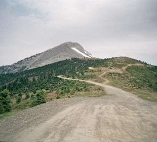 Befahrbarer (nur im Sommer) Weg