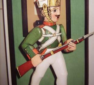 Военная художественная игрушка