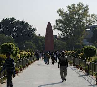 Weg zum Gedenkstein im Jallianwala Bagh