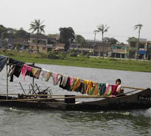 fahrende Wäscheleine auf dem Parfümfluss